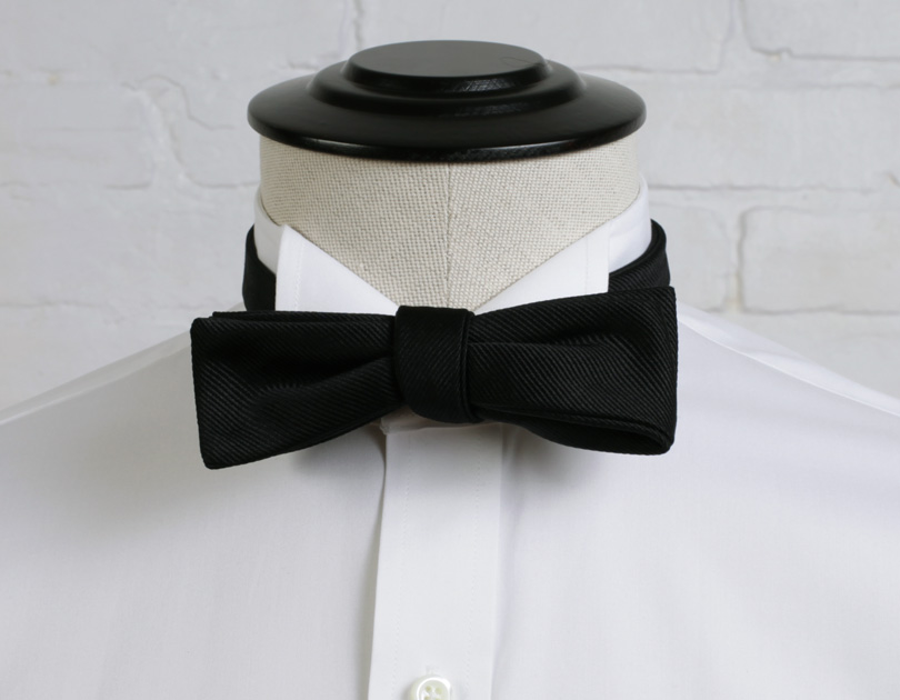 Formal Wing Collar